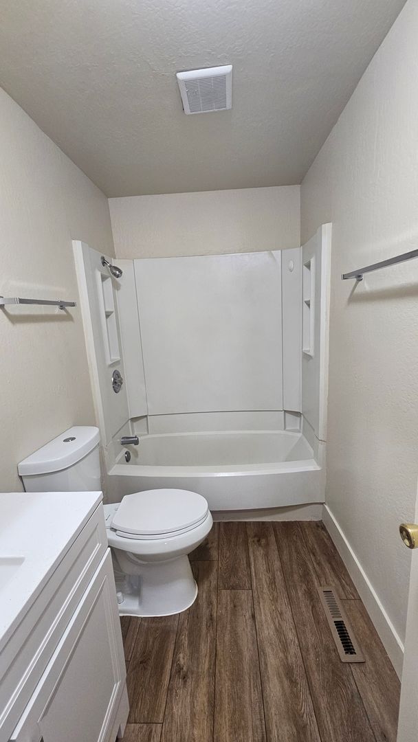 Building Photo - Immaculate Townhome Close To UNR