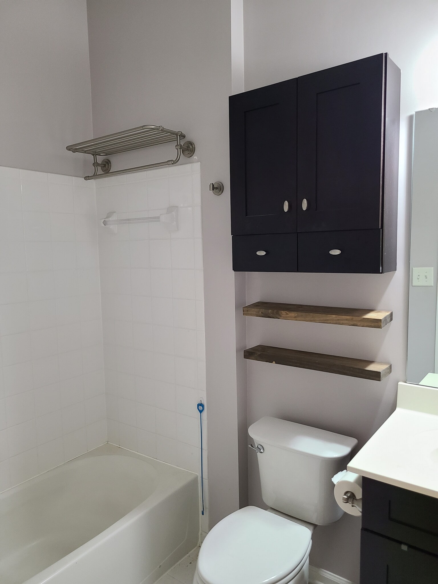 En suite, primary bedroom - 832 Rock Creek Rd