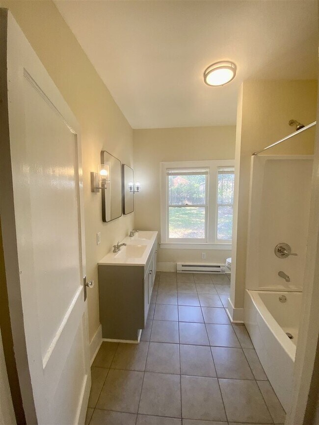 Building Photo - Restored 3 br 2 ba Craftsman style Home fo...