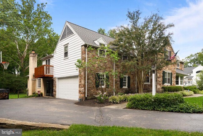 Building Photo - 507 Meadowbrook Cir