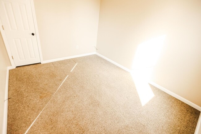 Building Photo - Well maintaned and clean two bedroom home ...