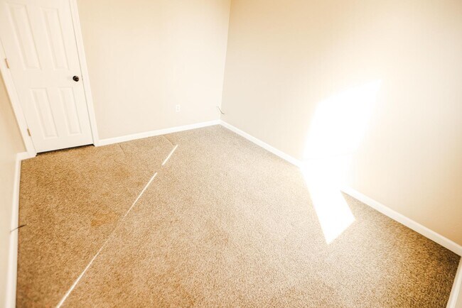 Building Photo - Well maintaned and clean two bedroom home for rent!