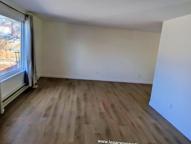 Building Photo - QUAINT SPLIT LEVEL IN MORRISON