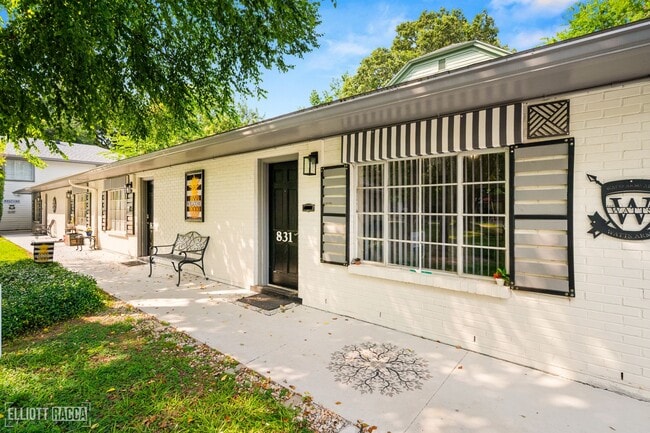 Building Photo - Charming One Bed One Bath In the Garden Di...