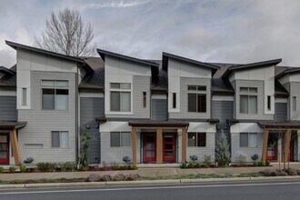 Building Photo - Immaculate and Spacious 2 Bedroom/1.75 Issaquah Townhome!