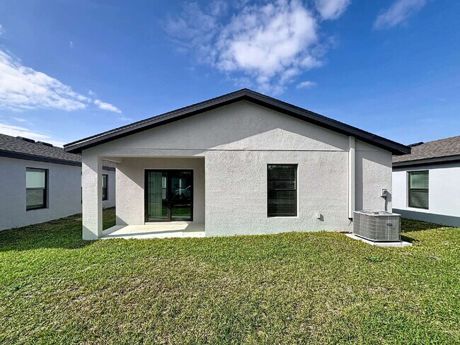 Building Photo - 1270 Ahoy Ave