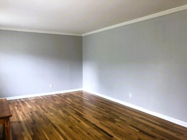 Building Photo - 218 Marty Dr