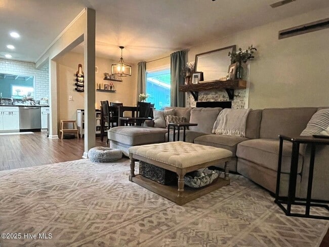 Building Photo - 375 Midland Rd