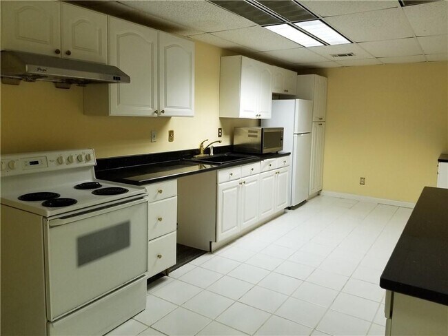 Building Photo - 2828 Oglethorpe Run Square