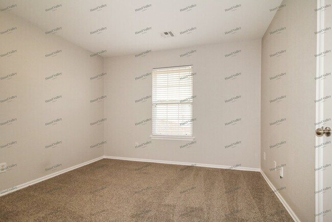 Building Photo - 15945 Katie Ridge Dr