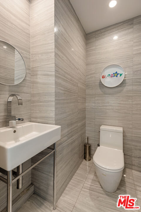 Building Photo - 329 Westbourne Dr