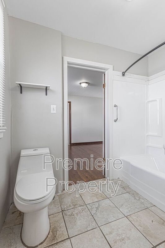 Building Photo - 1731 S Crescent Ave