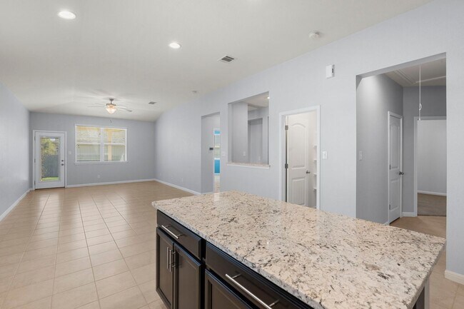 Building Photo - Dripping Springs Charmer