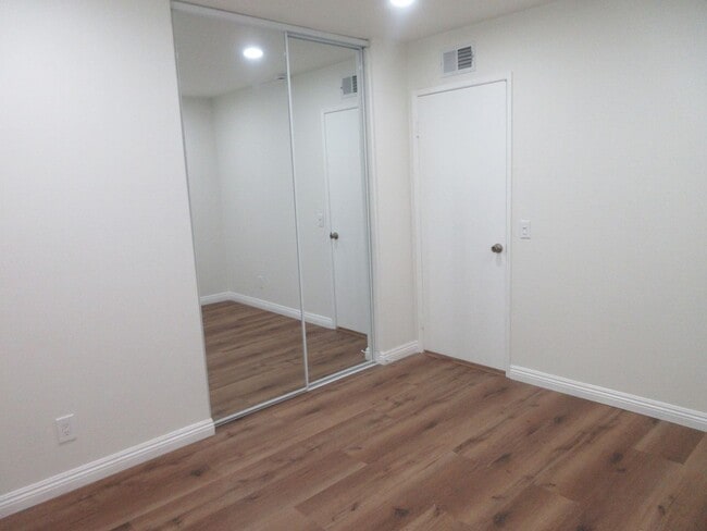 Building Photo - REDUCED PRICE!  Beautiful updated 1-story ...