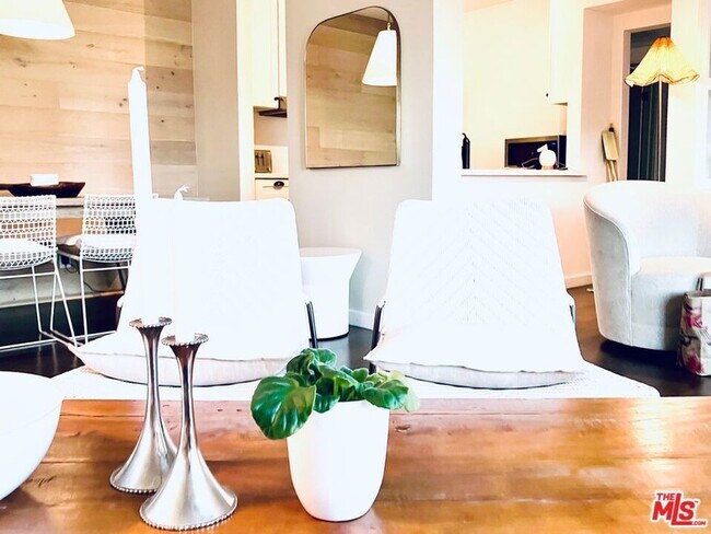 Building Photo - 141 S Clark Dr