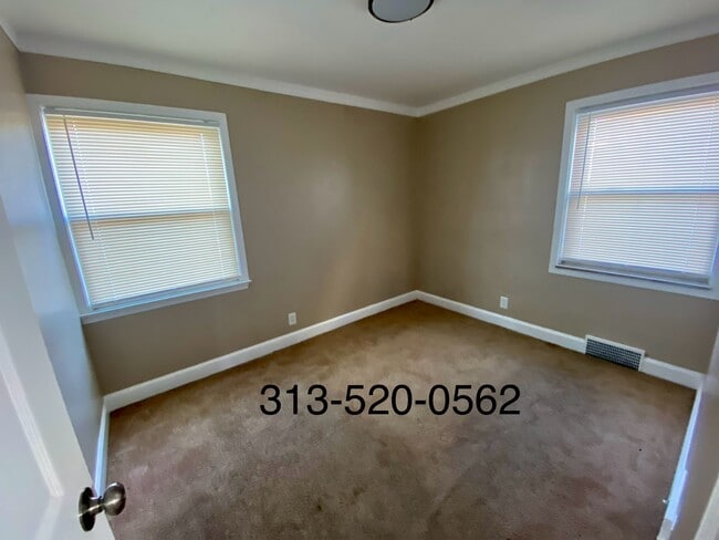 Building Photo - 15881 Manor
