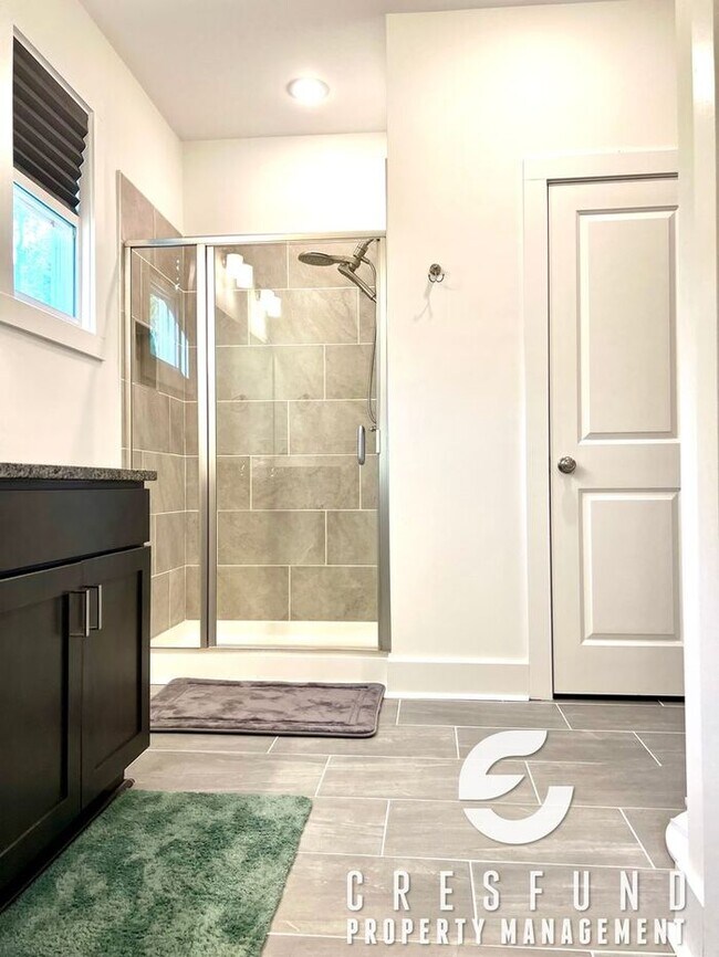 Building Photo - Close to Fort Bragg/Master BR Downstairs S...