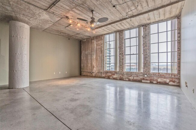 Building Photo - 1122 Jackson St