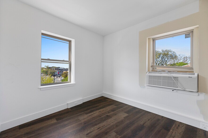 Building Photo - 1555 W Hollywood Ave