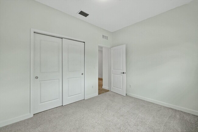 Building Photo - 14335 SW Skye Dr
