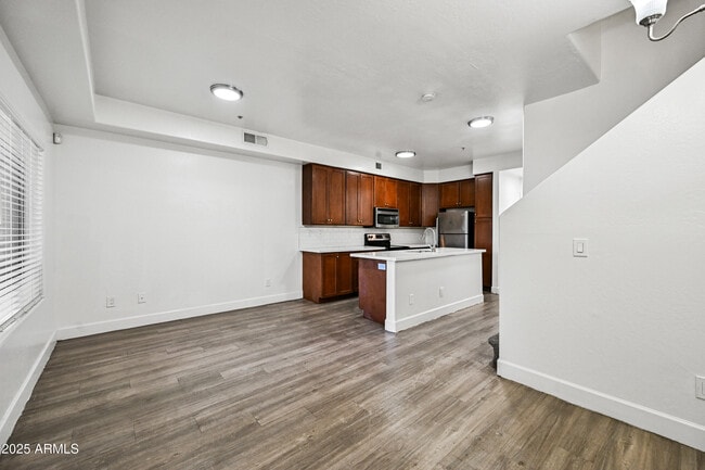 Building Photo - 4608 W Maryland Ave