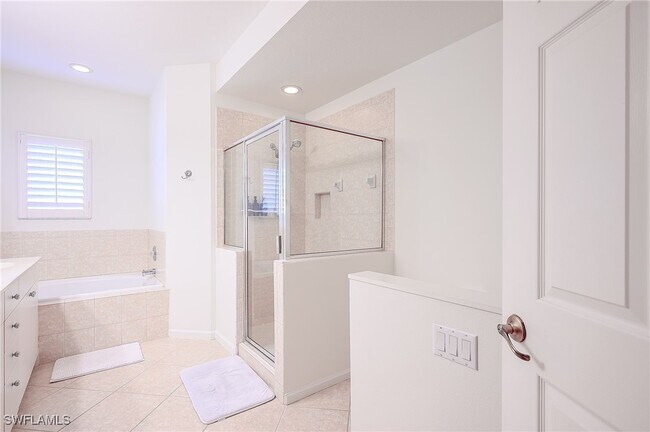 Building Photo - 7127 Blue Juniper Ct