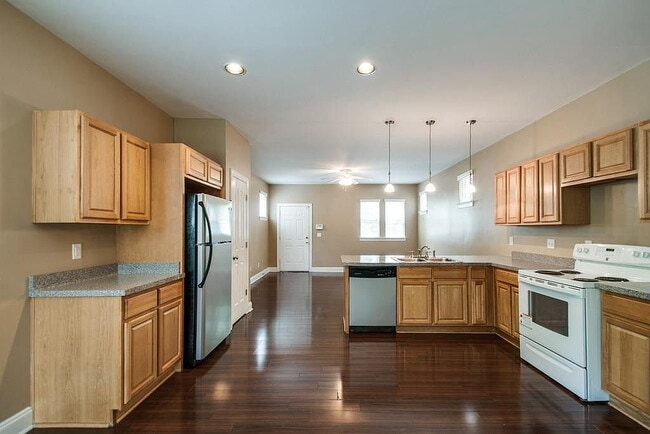 Building Photo - 928A 33rd Ave N