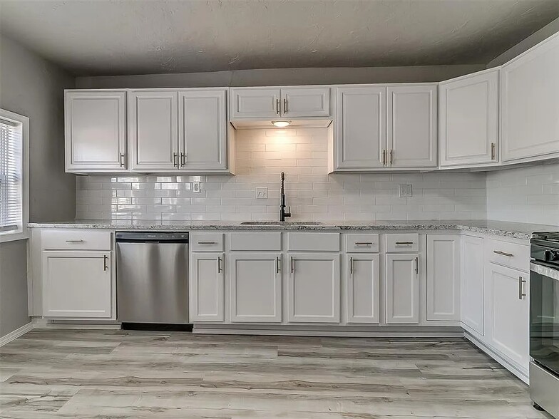 Kitchen - 2200 NW 33rd St
