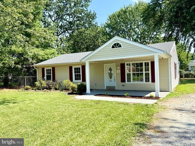 Building Photo - 105 Walnut Dr