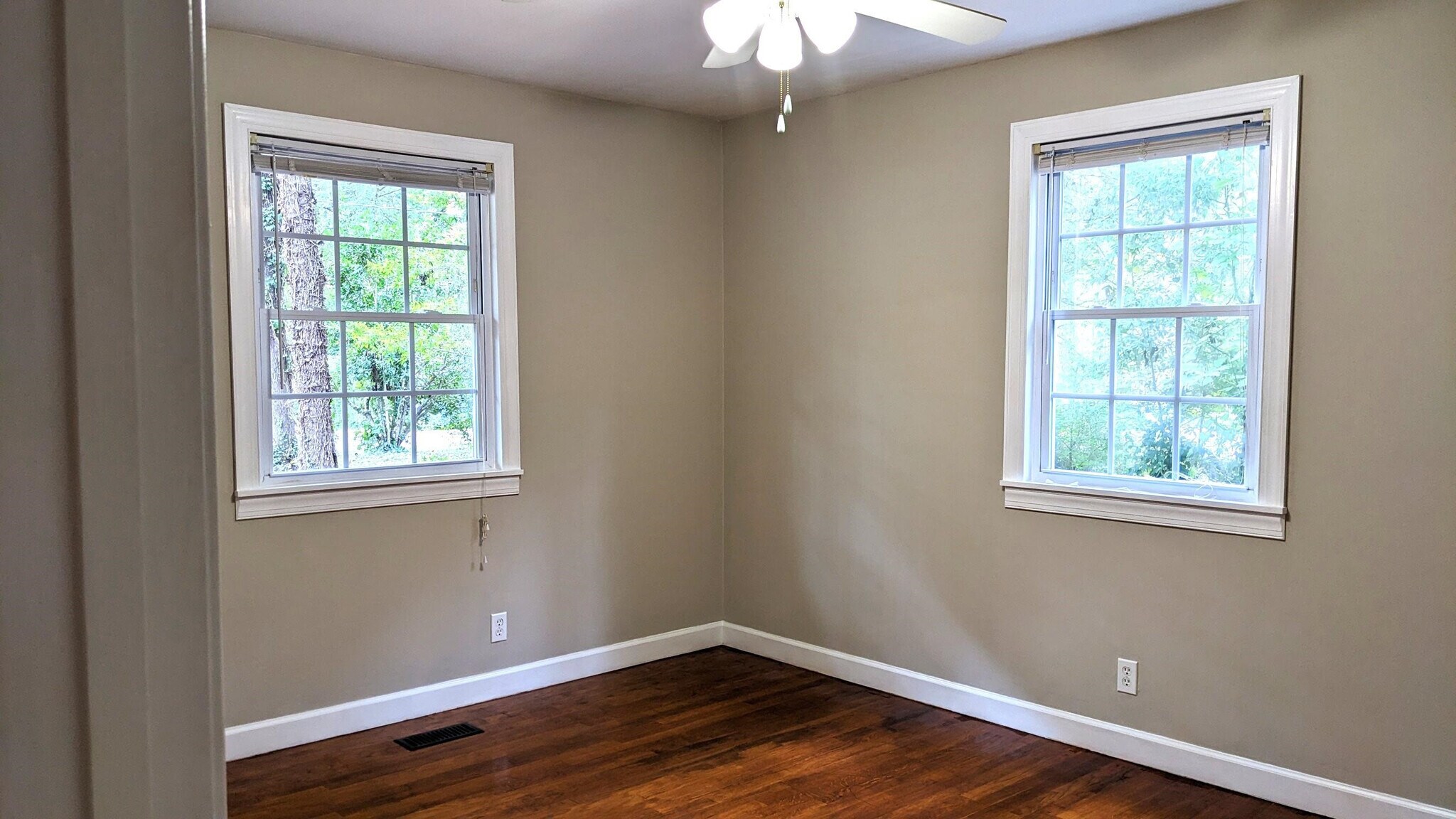 Building Photo - 204 Celeste Cir