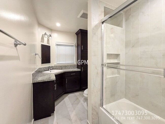 Building Photo - 2004 N Vermont Ave