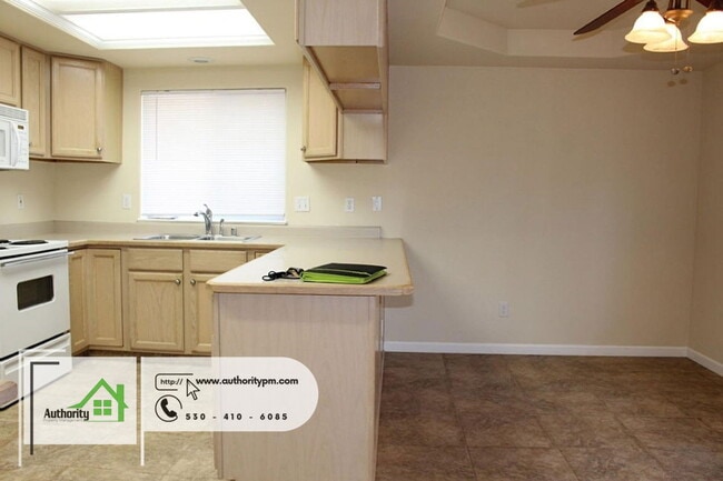 Building Photo - 3032 Stonecrest Pl