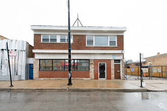 Building Photo - 5222 W Belmont Ave