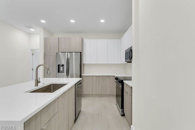 Building Photo - 1827 Embers Pkwy W