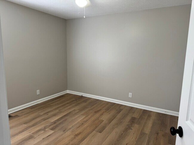 Building Photo - 226 Nottingham Rd