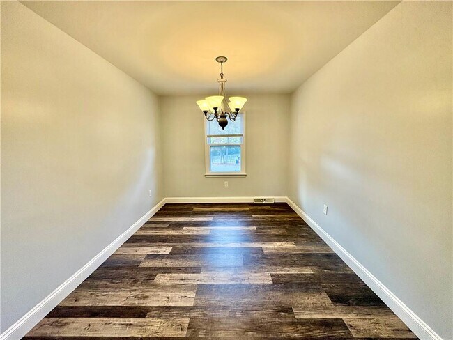 Building Photo - 213 Oxmoor Dr