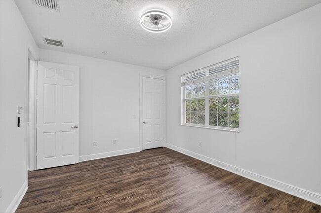 Building Photo - 2502 N Dixie Hwy