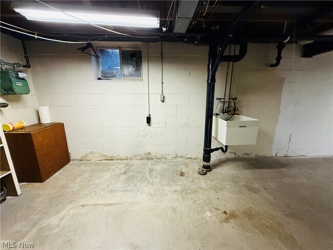 Building Photo - 1602 Logan Ave NW