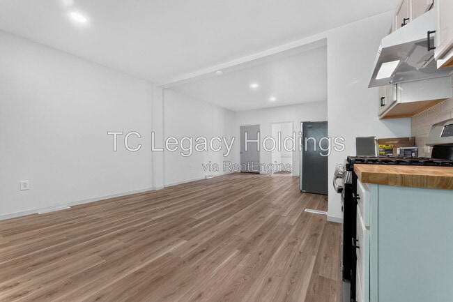 Building Photo - 87 Crisfield St