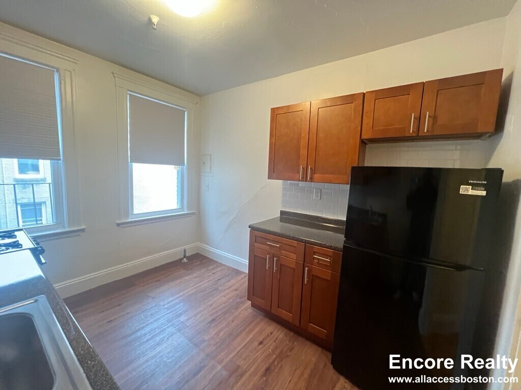 Building Photo - 1634 Commonwealth Ave