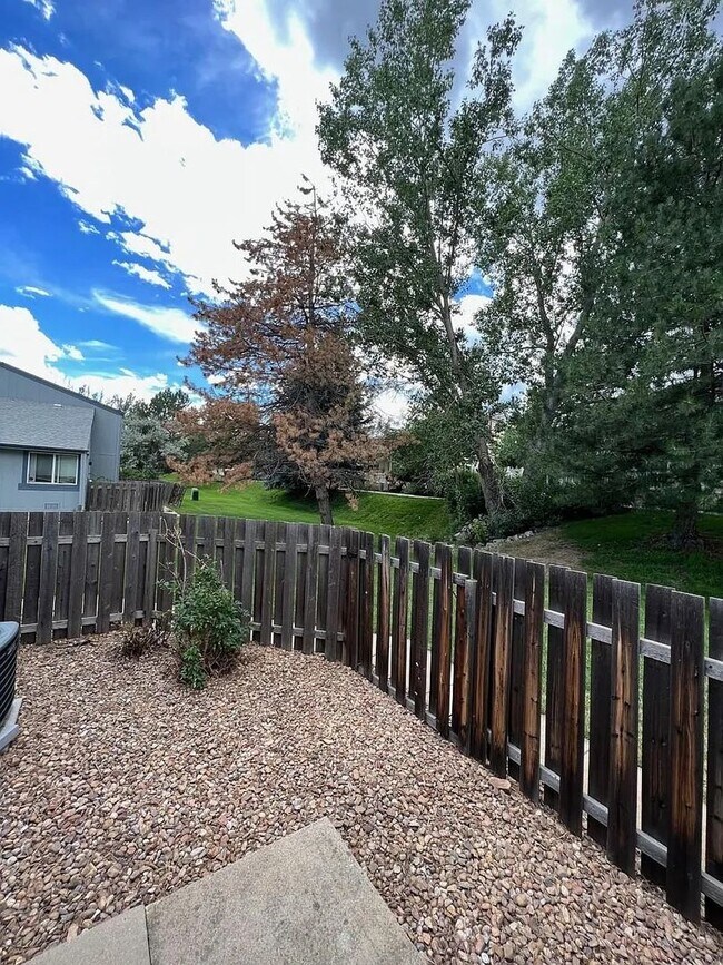 Building Photo - 2 Bedroom South Boulder Condo Available fo...