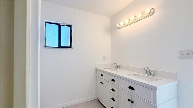 Building Photo - 810 Seminole Ave