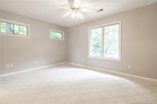 Building Photo - 789 Daphne Ln