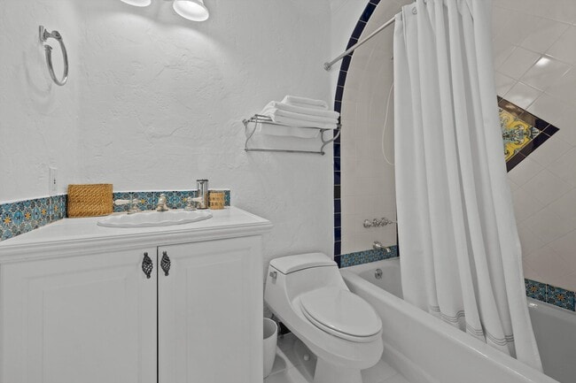 Building Photo - 240 N Ocean Blvd