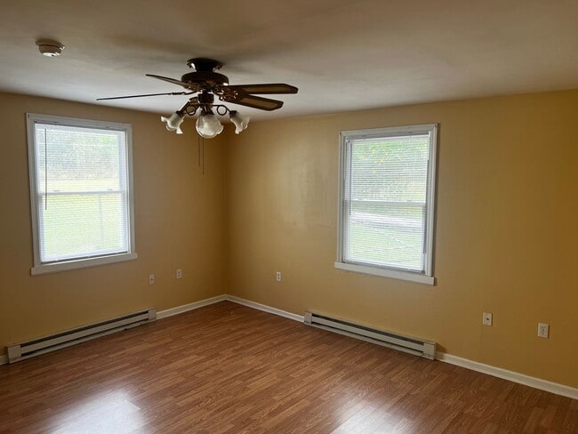 Building Photo - One Level House with Covered Front Porch