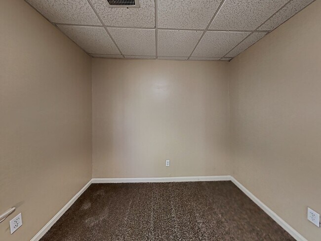 Building Photo - 202 Westchester Dr