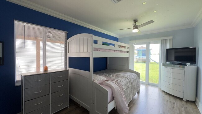 Building Photo - $2,995.00 - 3 Beds / 2 Baths, no deposit option available!