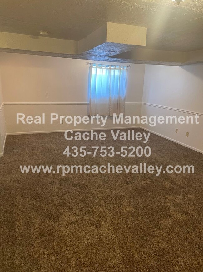 Building Photo - A Pet Friendly 4 Bed, 3 Bath House in Nort...