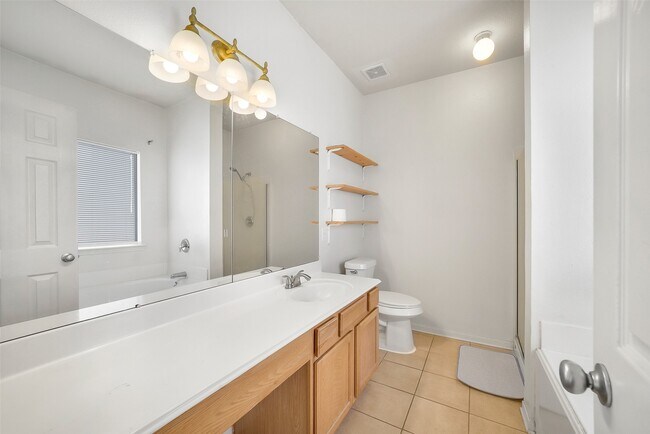 Building Photo - 1102 Grassy View Dr