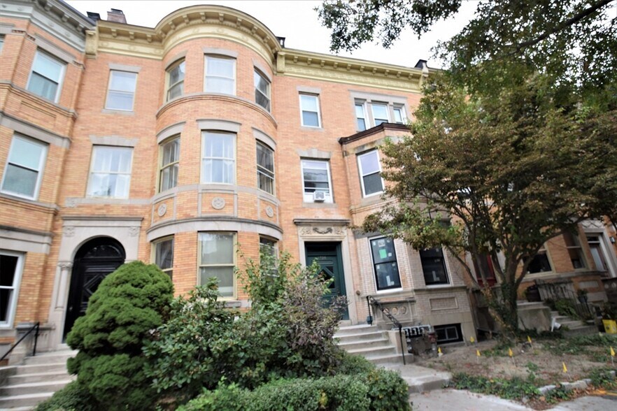 Primary Photo - 1736 Beacon St